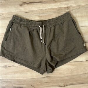 Vuori Shorts